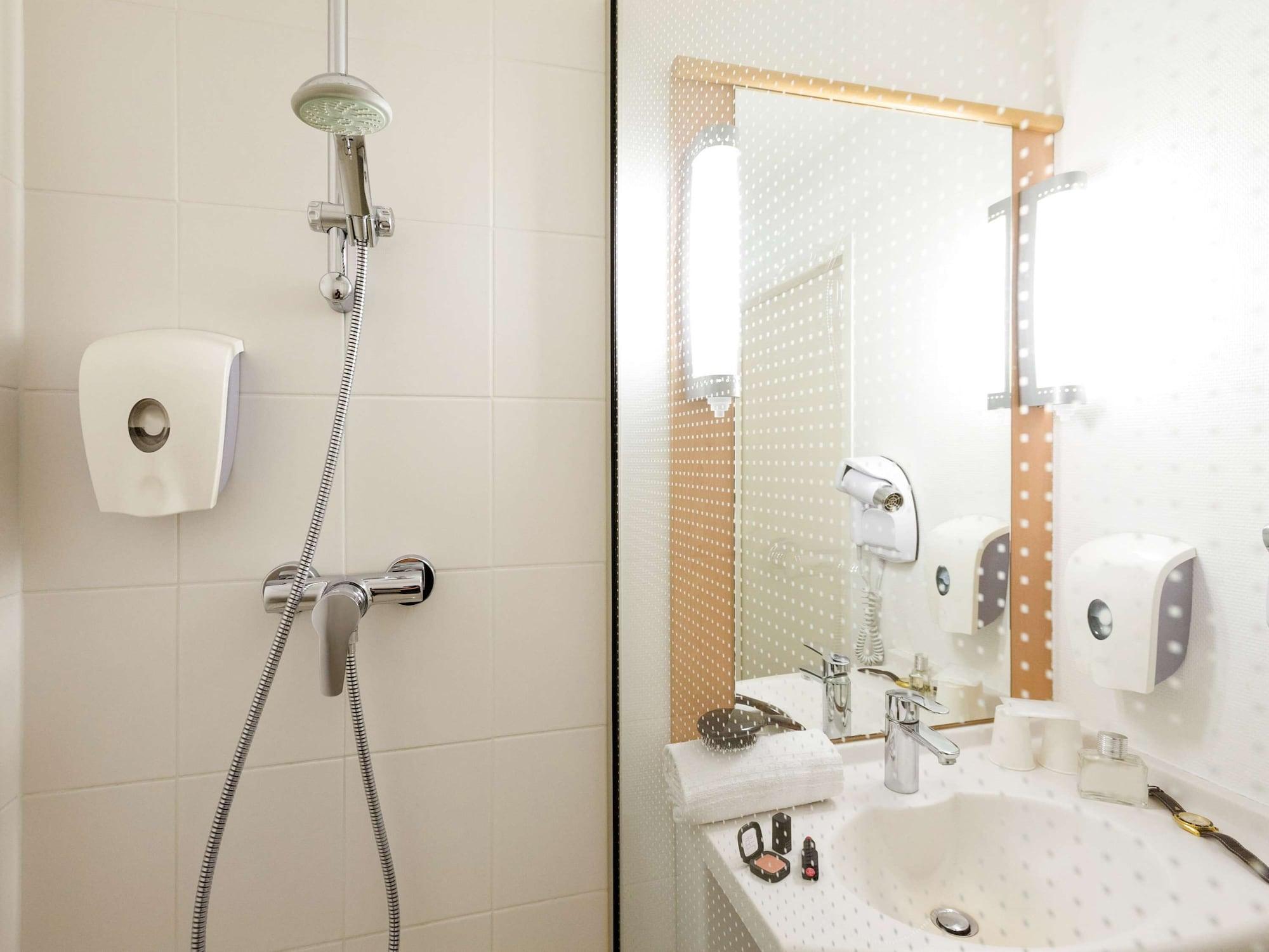 Ibis Hotel Brussels Airport Дигем Экстерьер фото